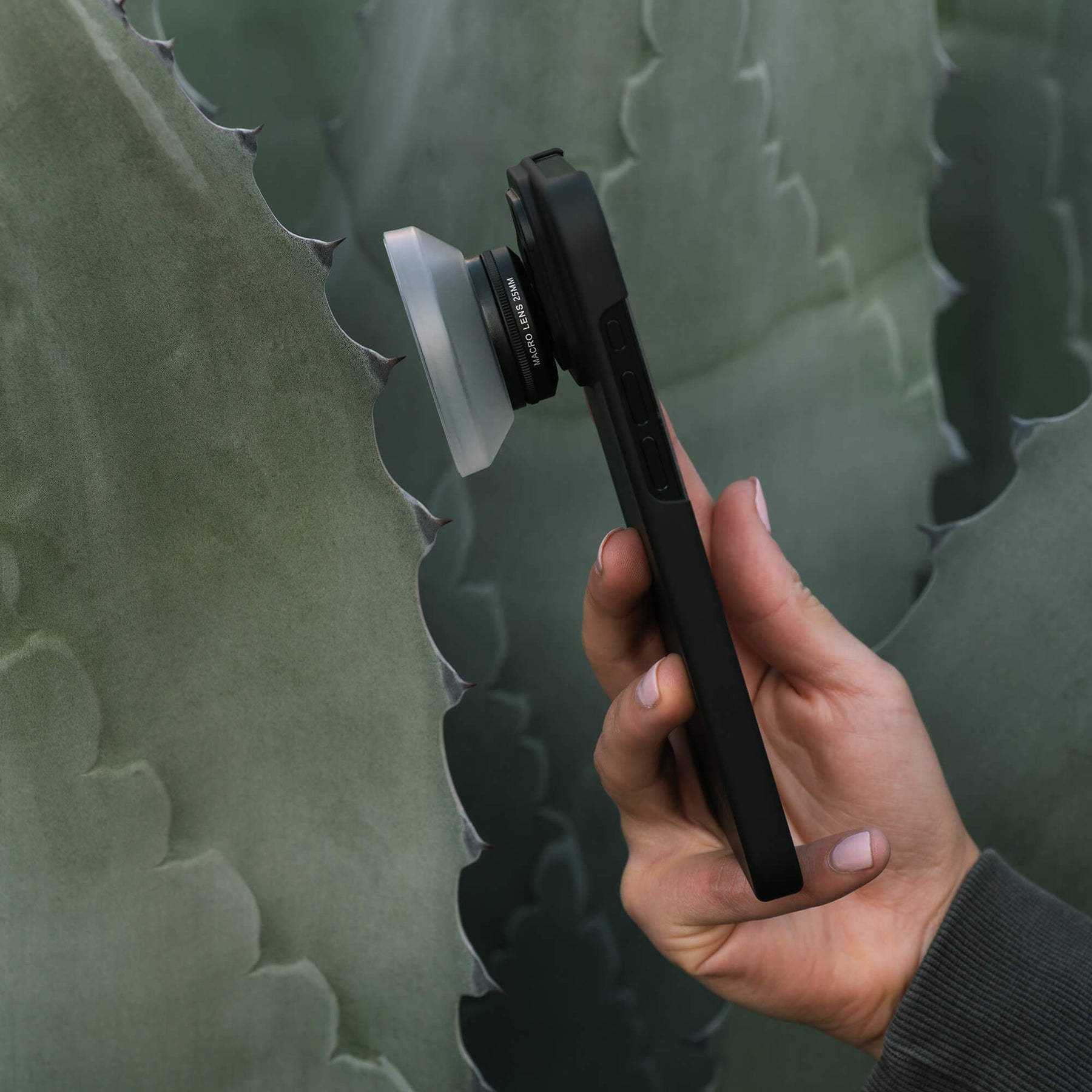 Refurbished Macro Lens Edition - iPhone 17 Pro Max