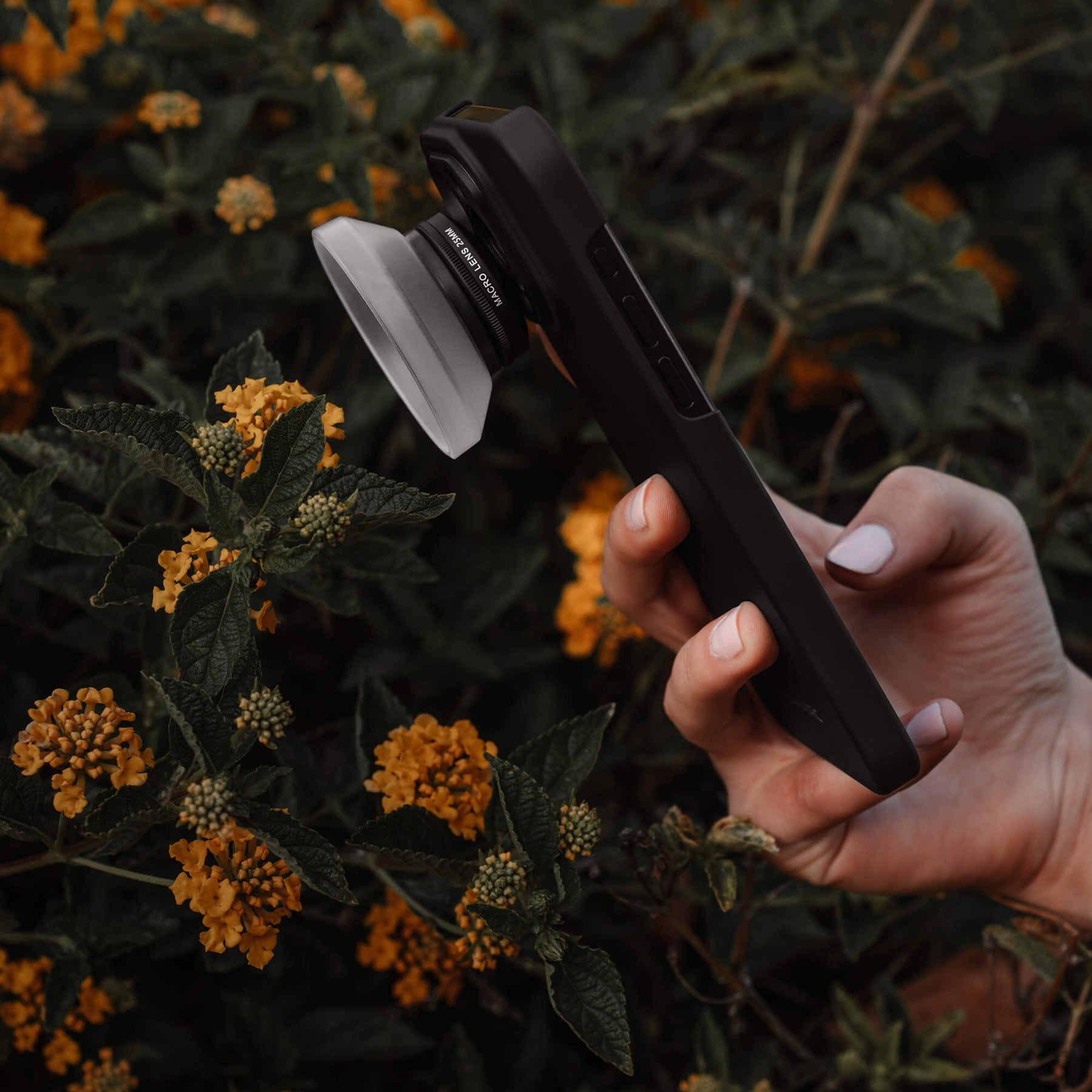 Refurbished Macro Lens Edition - iPhone 17 Pro